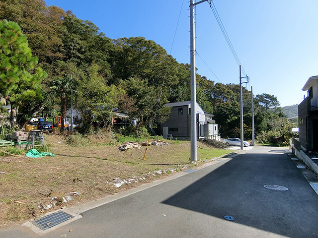 大磯の南道路に面した土地(売地)