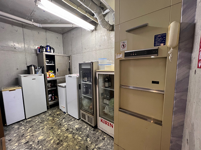 大磯の国道1号線沿いの店舗付き住宅