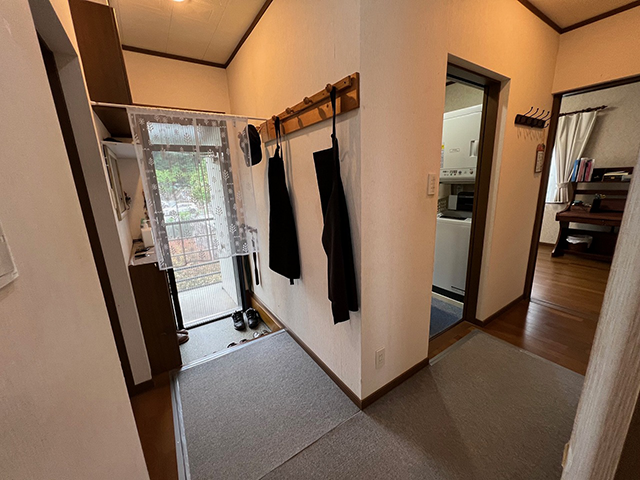 大磯の国道1号線沿いの店舗付き住宅