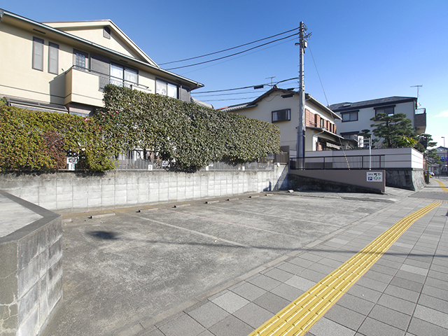 大磯町の駐車場「大磯さざれ石の駐車場」